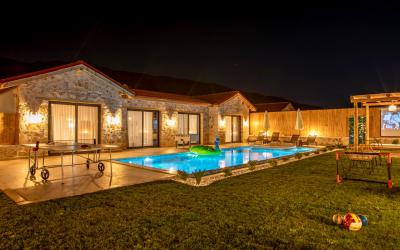 Villa Kekik, Bahçeli, Jakuzili, Şık Balayı Villası