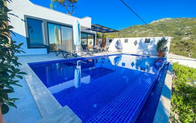 Villa Irmak - Doğa İçinde, Geniş Havuzlu Kiralık Balayı Villası