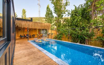 Villa Honey, Jakuzili Muhafazakar Balayı Villası