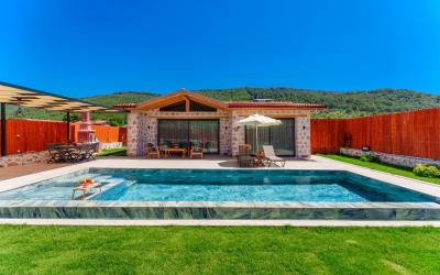 Villa Fidelya, Geniş Bahçeli Balayı Villası