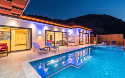 Villa Ayes - Yeşilköy'de İzole & Jakuzili Romantik Tatil Villası