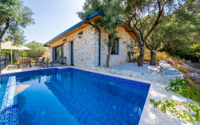 Villa Nature Muarkürü - Yeşilköy'de Korunaklı & Taş Mimari Balayı Villası