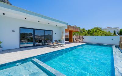 Villa Kibele - Akbel'de Korunaklı, Jakuzili & Eğlence Odaklı Balayı Villası