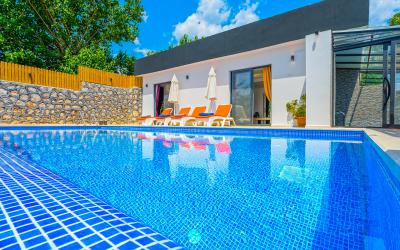 Villa Hüma Üzümlü, Kapalı Isıtmalı Havuzlu ve Jakuzili Balayı Villası