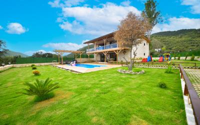 Villa Kyaneai, Doğa İçinde Geniş Bahçeli Balayı Villası