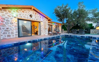 Villa Flower Sıla, Muhafazakar Deniz Manzaralı Balayı Villası