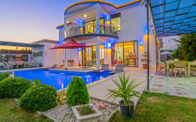 Villa Aksoy Kınık 1 - Kınık'ta İzole & Jakuzili Aile Villası