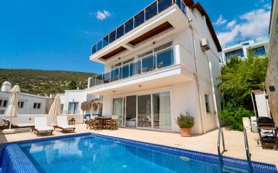 Villa Neo, Denize Yürüme Mesafesinde Manzaralı Balayı Villası