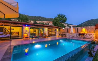 Villa North Shield, Kapalı Isıtmalı Havuzlu ve Dış Havuzu Isıtmalı Balayı Villası