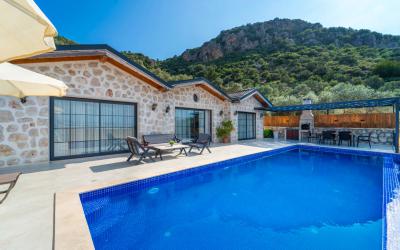 Villa Stonehouse, Jakuzili Bahçeli Lüks Balayı Villası