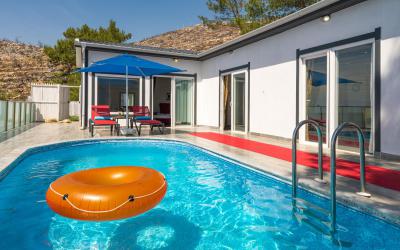 Villa Nazo | Üzümlü'de Korunaklı, Saunalı & Jakuzili Balayı Villası