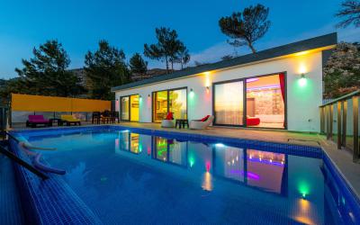 Villa Nilo | Üzümlü'de Korunaklı & Jakuzili Romantik Balayı Villası