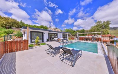 Villa Asar, Doğa Manzaralı Bahçeli Balayı Villası