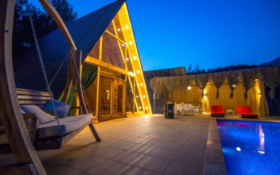 Villa Vakana, Ahşap Mimarili Jakuzili Şık Balayı Villası