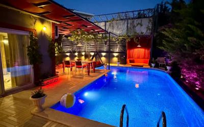 Villa Renk İslamlar, Jakuzili Bahçeli Muhafazakar Balayı Villası