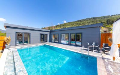 Villa Loçka, Geniş Bahçeli Jakuzili Balayı Villası