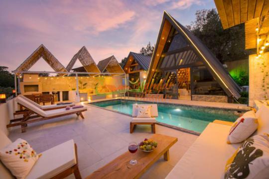 Jakuzili Balayı Bungalovları